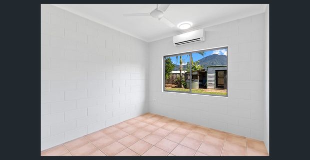 Large pool with large entertainment area & situated in a quiet cul-de-sac with - Photo 1