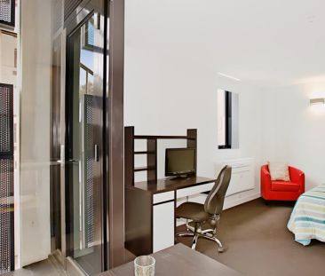 Studio Large balcony - Photo 1