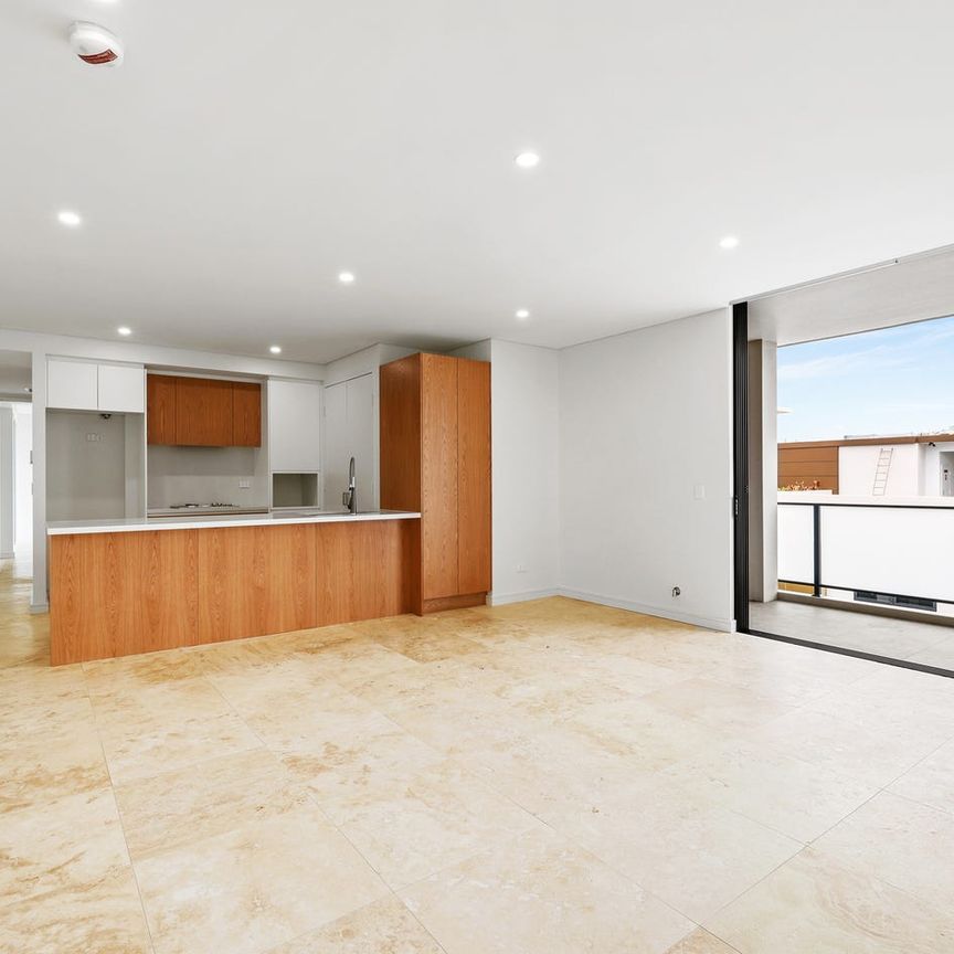 Top Floor 3 Bedroom + Study New New Apartment - Photo 1