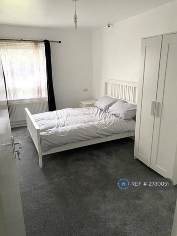 1 bedroom in a flat share to rent - Photo 4