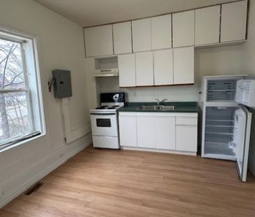 82 Nottawasaga 1 Orillia | $900 per month | Plus Hydro - Photo 1