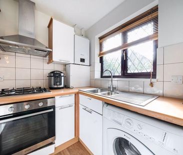 2 bedroom end of terrace house to rent - Photo 2