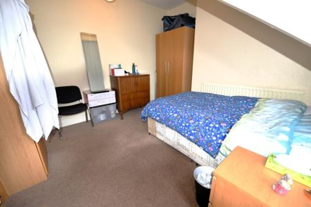 3 bedroom House in Royal Park Road, Leeds - Photo 5