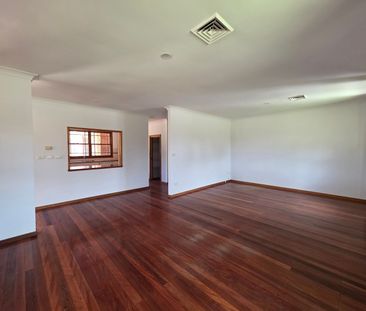 Breathtaking Valley Views – Peaceful Family Living - Photo 4