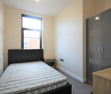 4 bedroom terraced house to rent - Photo 3