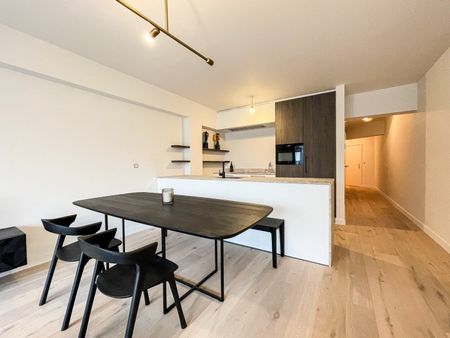 Mooi vernieuwd één slaapkamerappartement gelegen aan de zonnekant van de Lippenslaan. - Photo 2