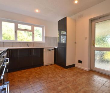 4 bedroom detached house to rent - Photo 5