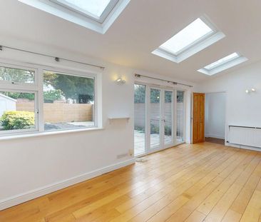 4 bedroom end of terrace house to rent - Photo 2