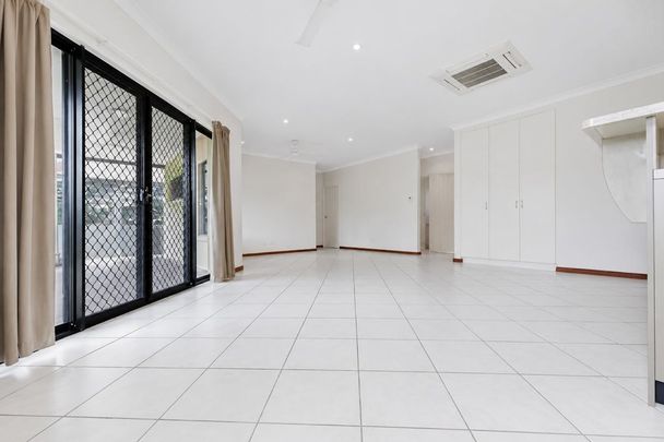 THE FAMILY HOME YOU'VE BEEN WAITING FOR! - Photo 1