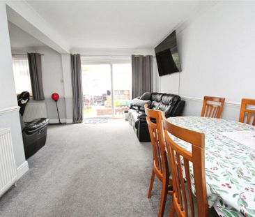 3 bedroom end of terrace house to rent - Photo 2