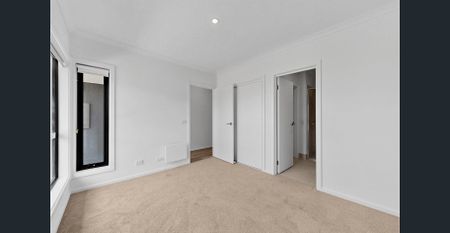 Luxury Meets Easy Care Living in Point Cook - Photo 4