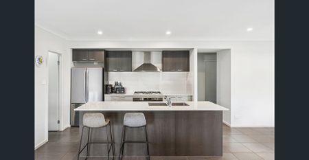 Modern Family Home - Photo 3