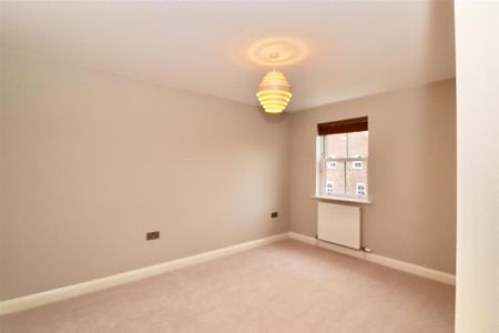 3 bedroom semi-detached house to rent - Photo 3