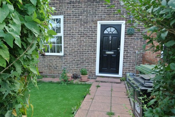 3 bedroom terraced house to rent - Photo 1