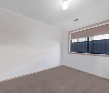 Stylish, Low-Maintenance Living in a Prime Featherbrook Location - Photo 5