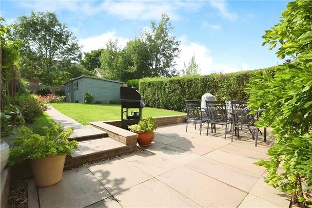 4 bedroom detached house to rent - Photo 1