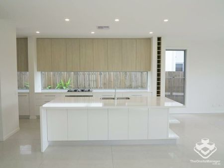 Executive Modern Designed Family Home - Photo 4