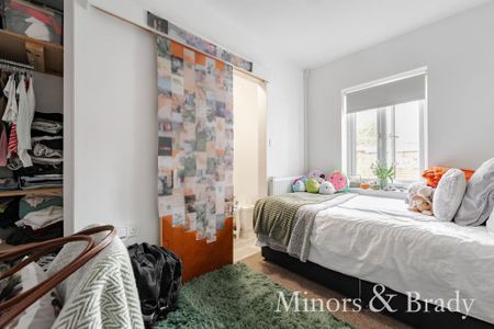 6 bedroom detached bungalow to rent - Photo 3