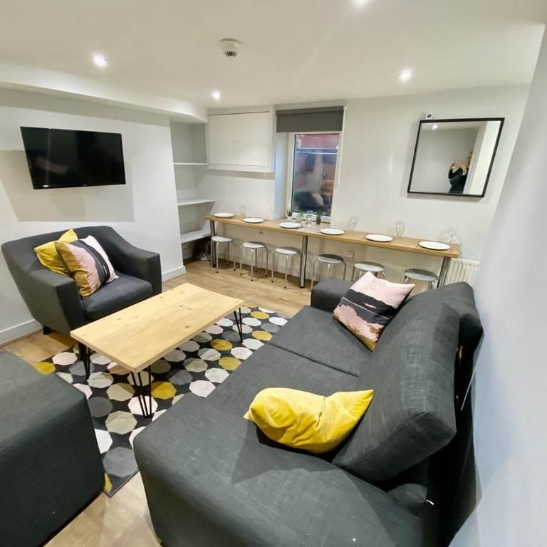 1 bedroom in a house share to rent - Photo 1