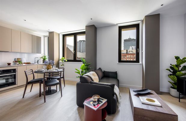 Kampus, Piccadilly, M1 - Photo 1