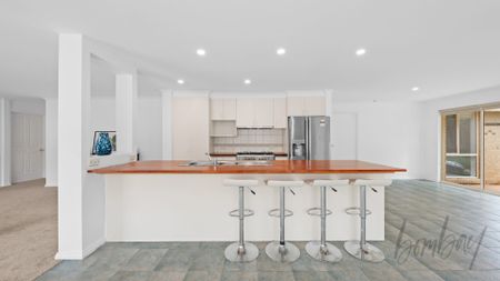 Grand Family Home In Prime Location - Photo 2