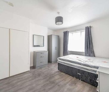 St Andrews Road, East Acton, W3 - Photo 2