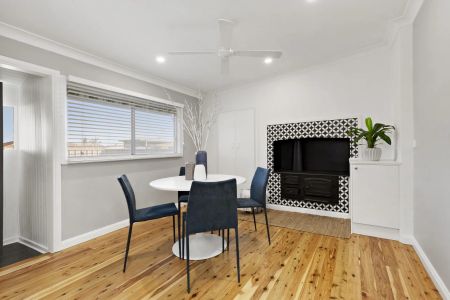 MODERN LIVING - Photo 2