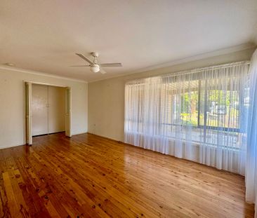 SPACIOUS 3-BEDROOM HOME IN A QUIET SPEERS POINT LOCATION - Photo 2