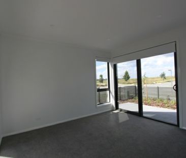 Spacious Googong Terrace Townhouse - Photo 2