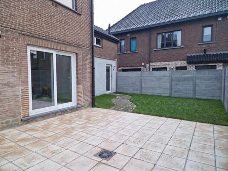 Totaal gerenoveerde woning met 2 slaapkamers en tuin - Foto 3