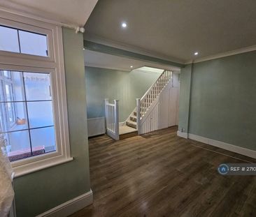 4 bedroom semi-detached house to rent - Photo 1