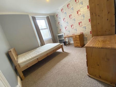 8 bedroom house to rent - Photo 2