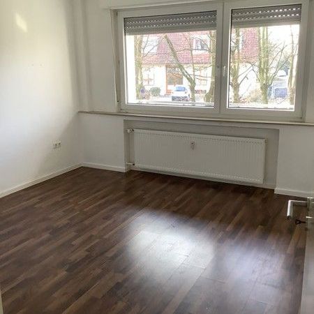 Schöne 3 Zimmer-Erdgeschosswohnung mit Balkon in Senne - Photo 1