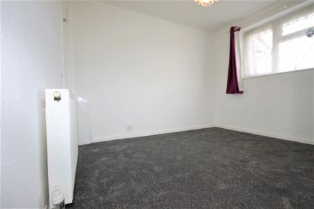 Peninsular Close, Feltham,TW14 - Photo 2