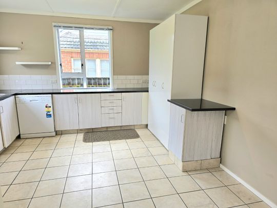 Cosy, Comfort, Convenience only at Cleland Street - Photo 1