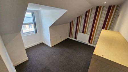 4 bedroom terraced house to rent - Photo 3