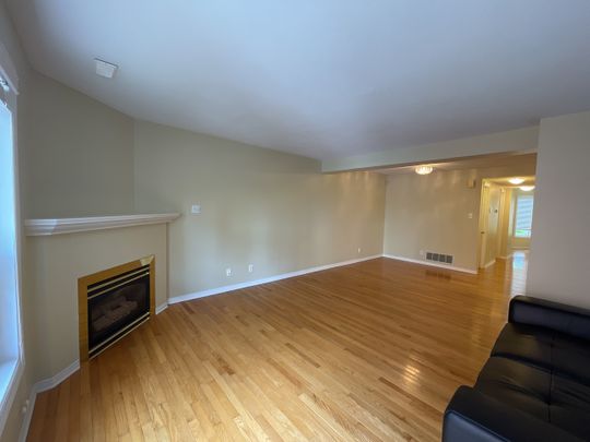 525 Lisgar unit 11, 2 bedrooms 2 bathroom Terrace Home - Photo 1