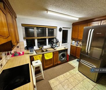 1 bedroom in a house share to rent - Photo 6