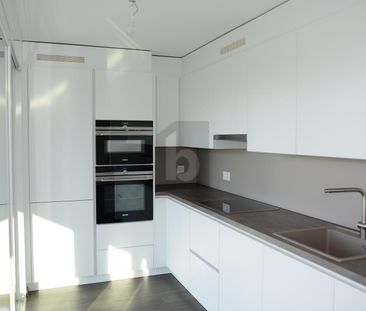 SPACIOUS, MODERN AND ELEGANT - Photo 2