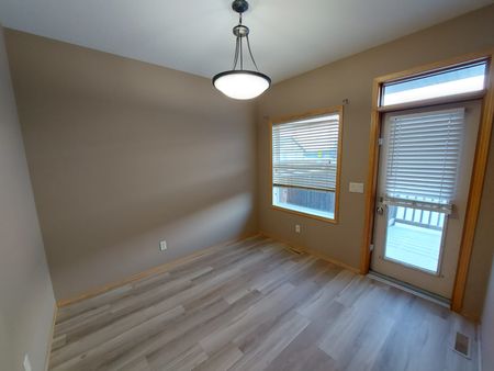 4 Bedroom Duplex in Desirable Inglewood! - Photo 3