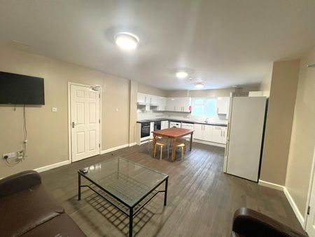 7 Bed Flat, Classic House, BS1 - Photo 4