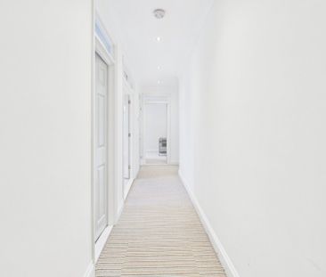 Raylands Mead, Gerrards Cross, Buckinghamshire,SL9 - Photo 2