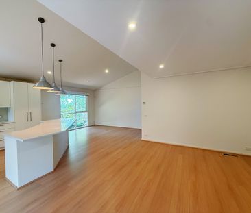 Family-Friendly Comfort in a Premium School just Zone(Vermont Prima... - Photo 3