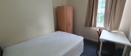 Flat 4, 2 West Luton Place, Adamsdown, Cardiff, CF24 0EW - Photo 5