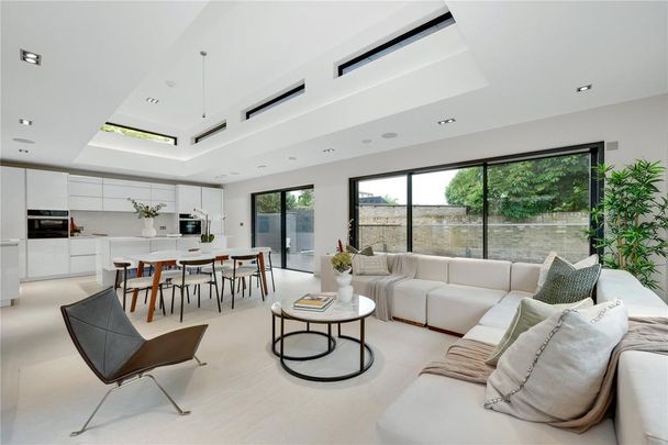 4 bedroom detached house to rent - Photo 1