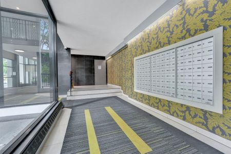 Governor’s Square - Photo 3