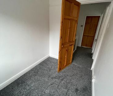 3 Bed Terraced House, Thornton Avenue, LS12 - Photo 3