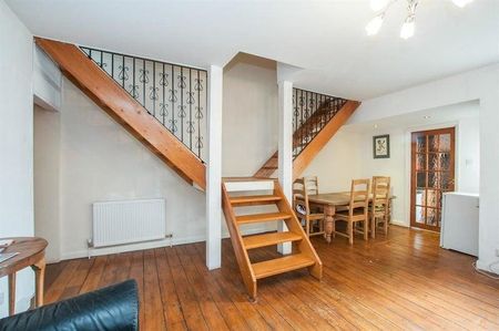 1 bedroom in a house share to rent - Photo 3