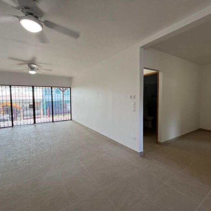 Location Maison 98.31m² 4 pièces Fort de france - Photo 1