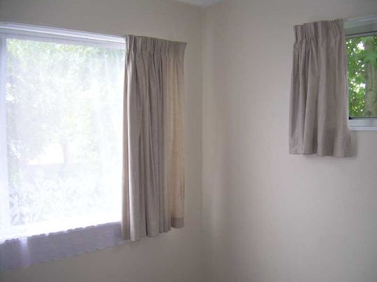 Upstairs, Rear, 2 Bedrooms in Stylish Location - Photo 1
